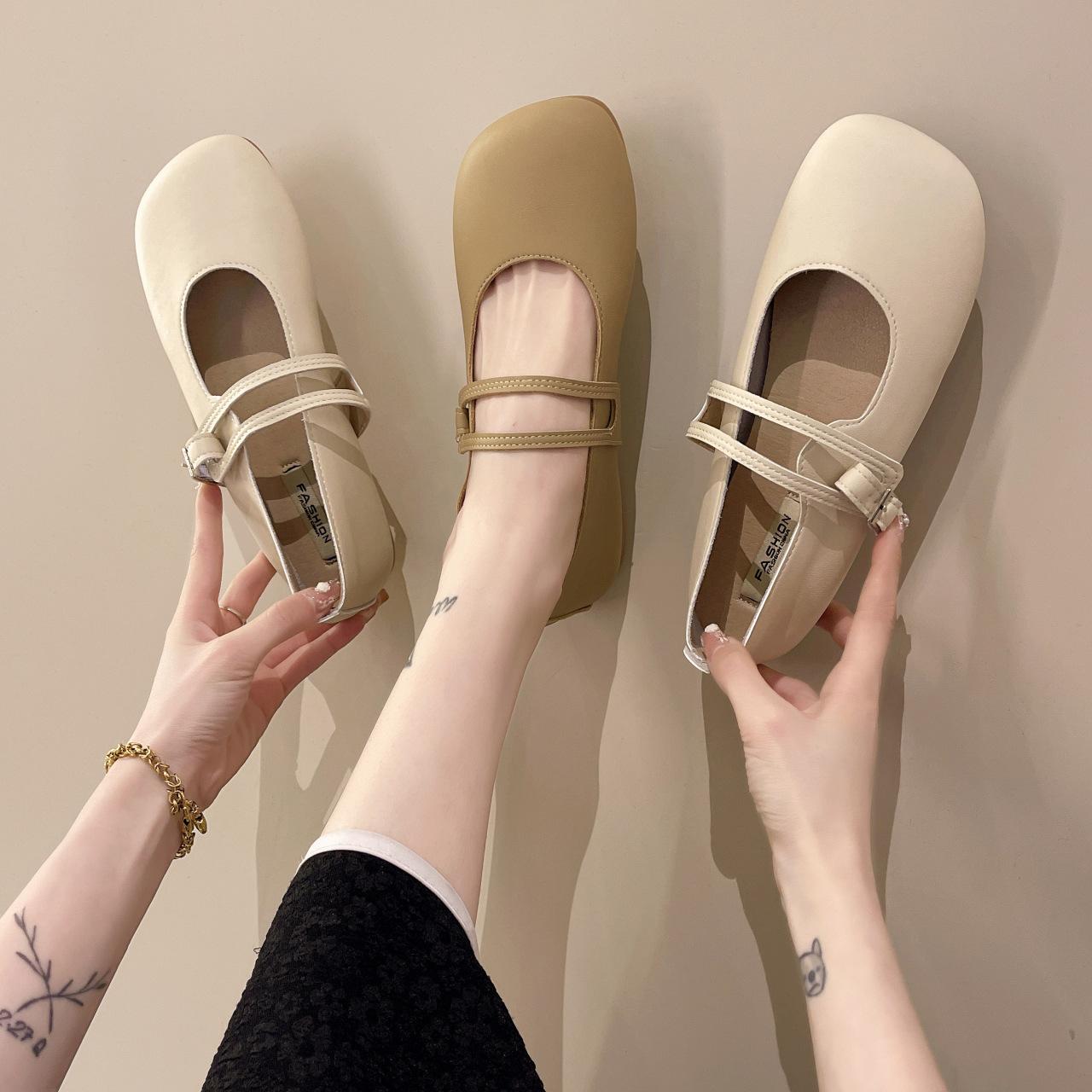 

[Galoa] Mary Jane single shoes women s 2025 new spring soft leather gentle wind beanie shoes soft-soled grandma shoes 35