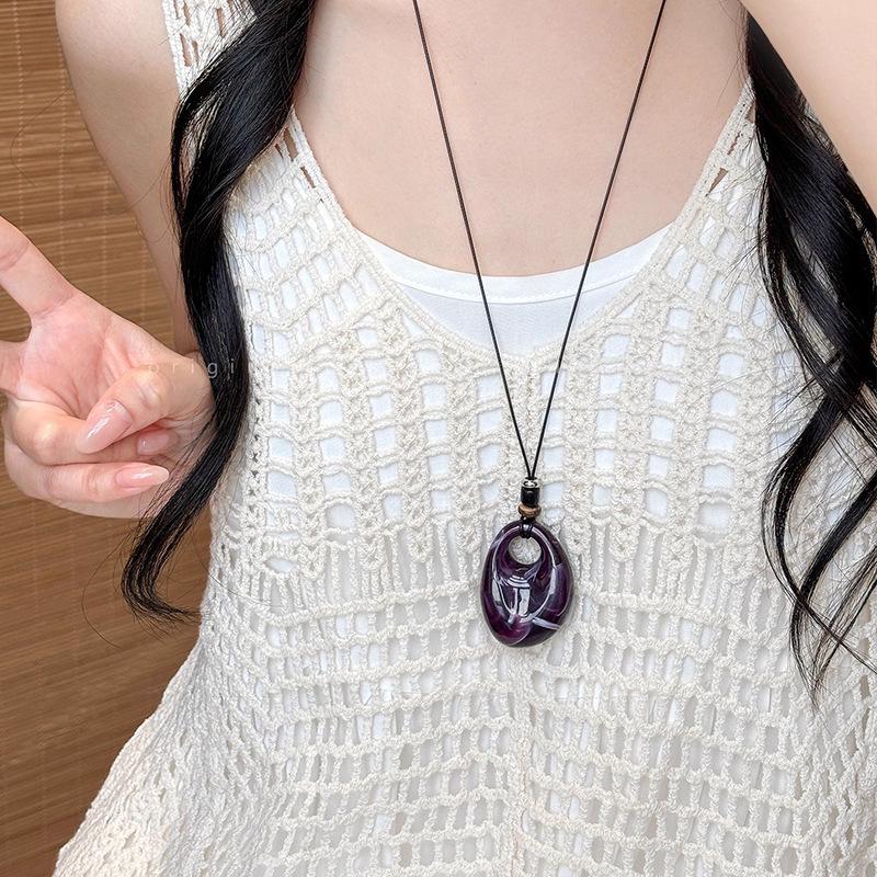 Retro Chinese Tassel Necklace: Unique Ethnic Style Women's High-End Clavicle Chain.