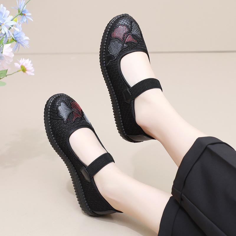 ****** New Leap Month Elderly Shoes Old ******* Cloth Shoes Women's Non-slip S**t-soled Mother Shoes Retro Middle-aged and Elderly Grandma Shoes