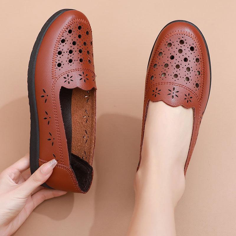 Sandals summer breathable fashion hollow leather shoes non-slip in the flat bottom in the elderly women's shoes hole shoes