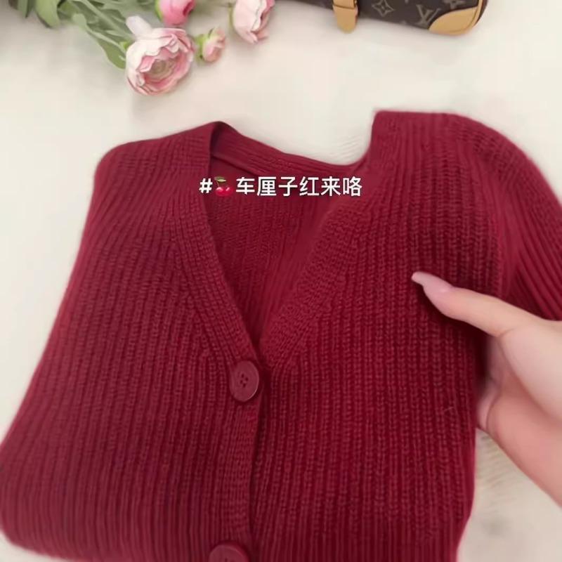 Heavy beautiful new cherries red sweater jacket women's winter senior sense super good-looking knitted cardigan