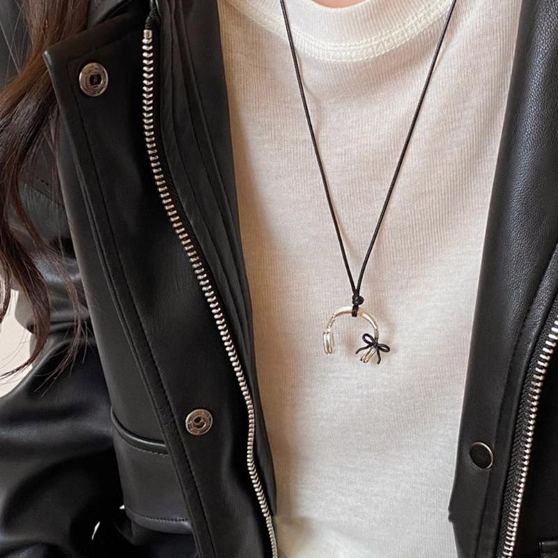Elegant Headphone Pendant Necklace For Women Stylish Layering Jewelry Gift Trendy Minimalist Neck Chain Accessory