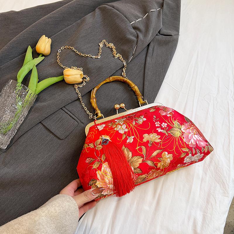 

2025 summer fashion national style celebrity clip handbag new retro cheongsam satin shoulder messenger bag красный