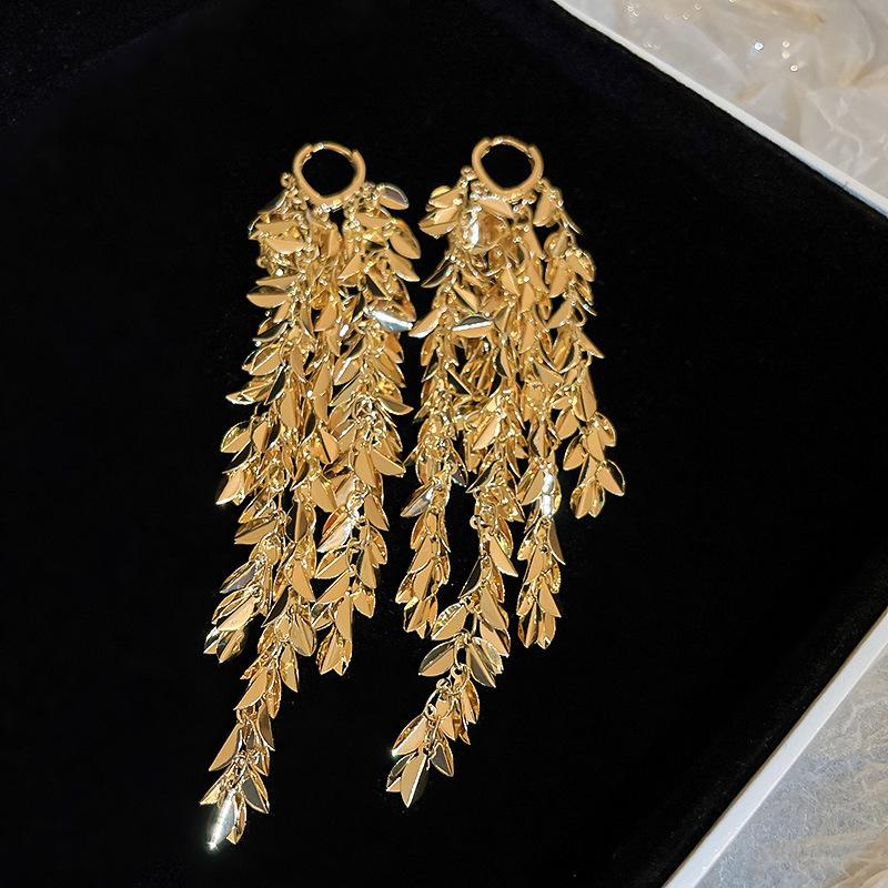 European and American Personalized Metal Fringed Earrings Niche Simple Long Stud Earrings High-end Light Luxury Earrings Women