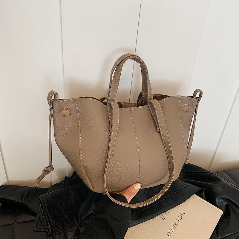 

Женская ретро-сумка-тоут большой вместимости 2024: Универсальная повседневная сумка через плечо для поездок на работу