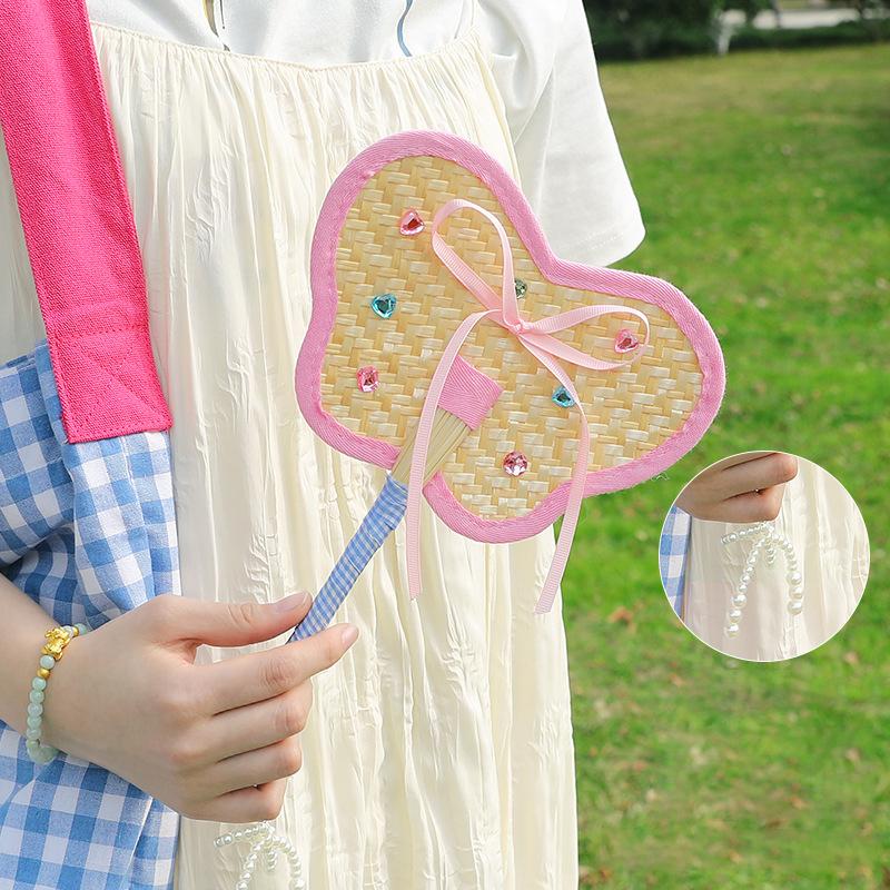 Handheld Bear Grass Powder Fan Pure Handmade Weave Small Red Book Net Red Photography Prop Yellow Cat Fan Summer Cooling Accesso