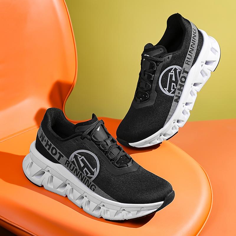 

2025 НОВЫЕ Мужские Спортивные Кроссовки для Бега Повседневные Марафонские Дышащие Легкие Женские Удобные Атлетические Нескользящие Кроссовки для Ходьбы 45 черный белый