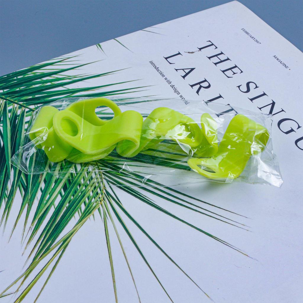 Space-Saving Hanger Connection Hook - Stackable Wardrobe Organizer