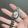 Retro Europäische Und Amerikanische Kleine Zifferblatt Damen Nische Leichter Luxus Damen Studentenstil Einfach Hochwertig Stahlarmband Uhr Damen
