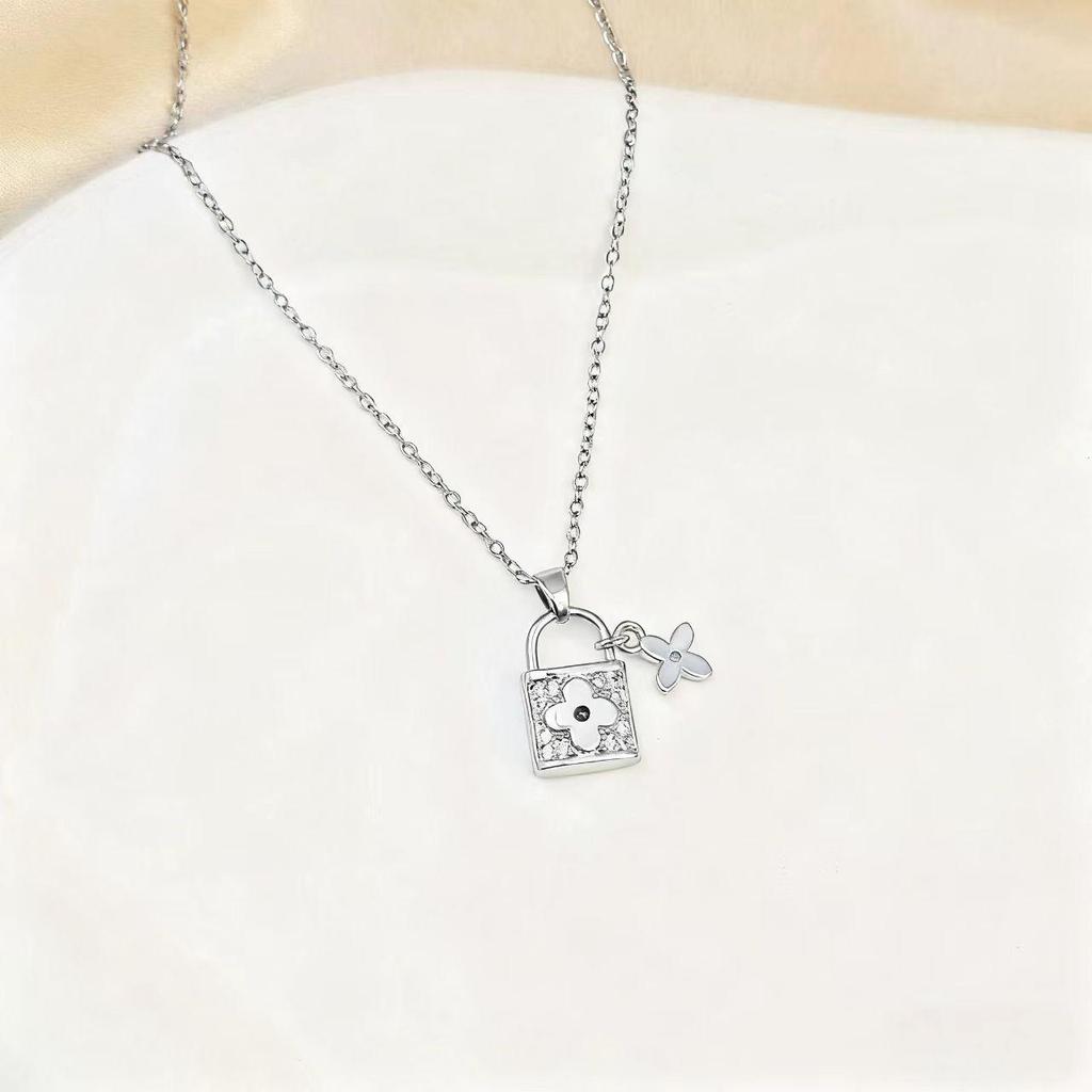 Women's Gold-Plated Copper Necklace: Luxury Fu Lu Pendant Clavicle Chain - Versatile Fashion Accessory