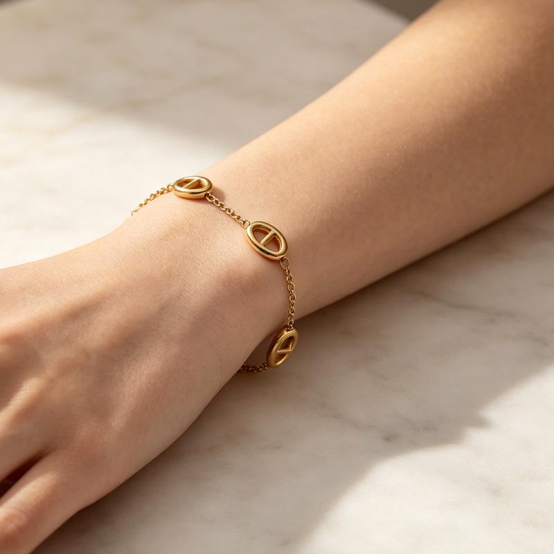 European and American Titanium Steel Pig Nose Bracelet – Versatile Ins Style Fashionable Hand Jewelry for Women