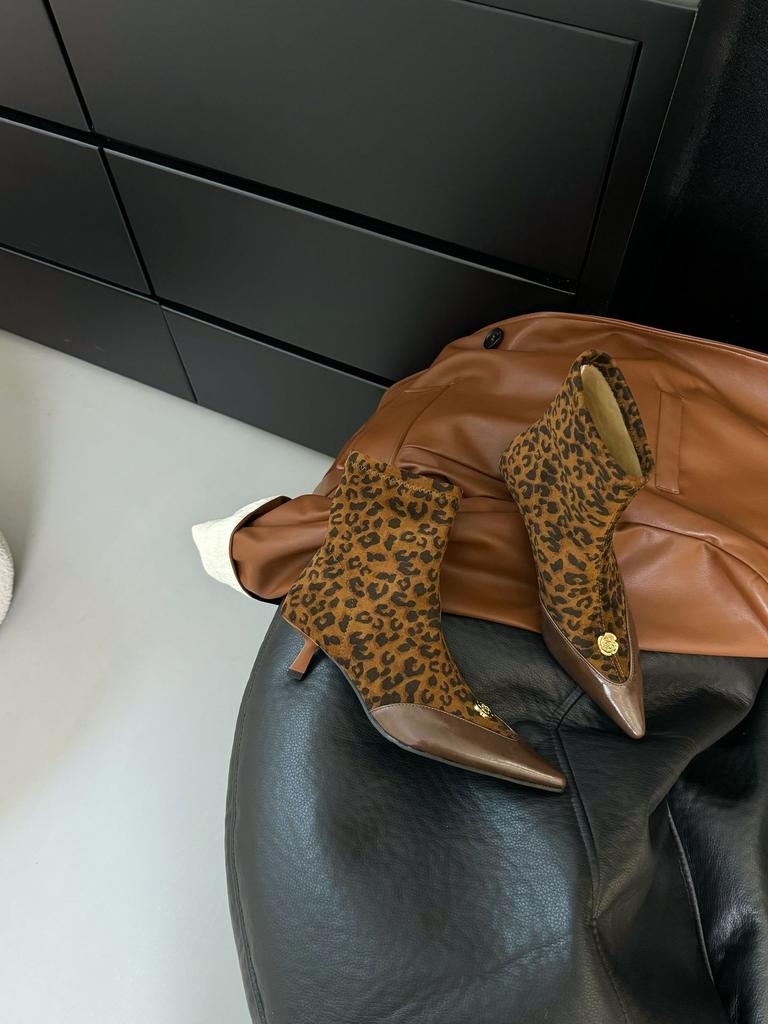 Pointed short tube splicing niche design sense Martin boots versatile camellia leopard print sleeve elastic thin boots retro