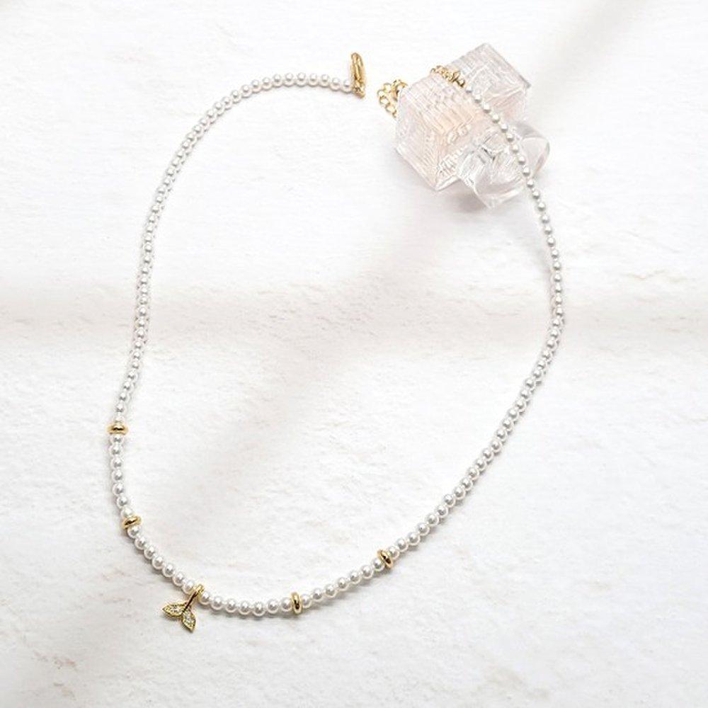 Dolphin Tail Pearl Necklace Nk161