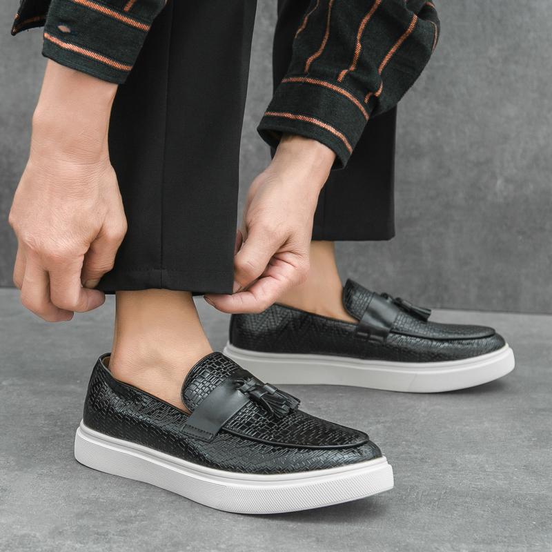 New Mens Slip on Shoes  New Arrival Flats All-match Men Casual Footwear Classic Mens Loafers Men Outdoor Walking Shoe