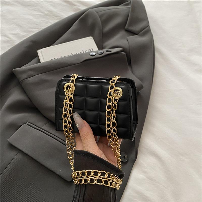

New chain checkered armpit bag women s rhombus shoulder bag trendy retro texture messenger bag