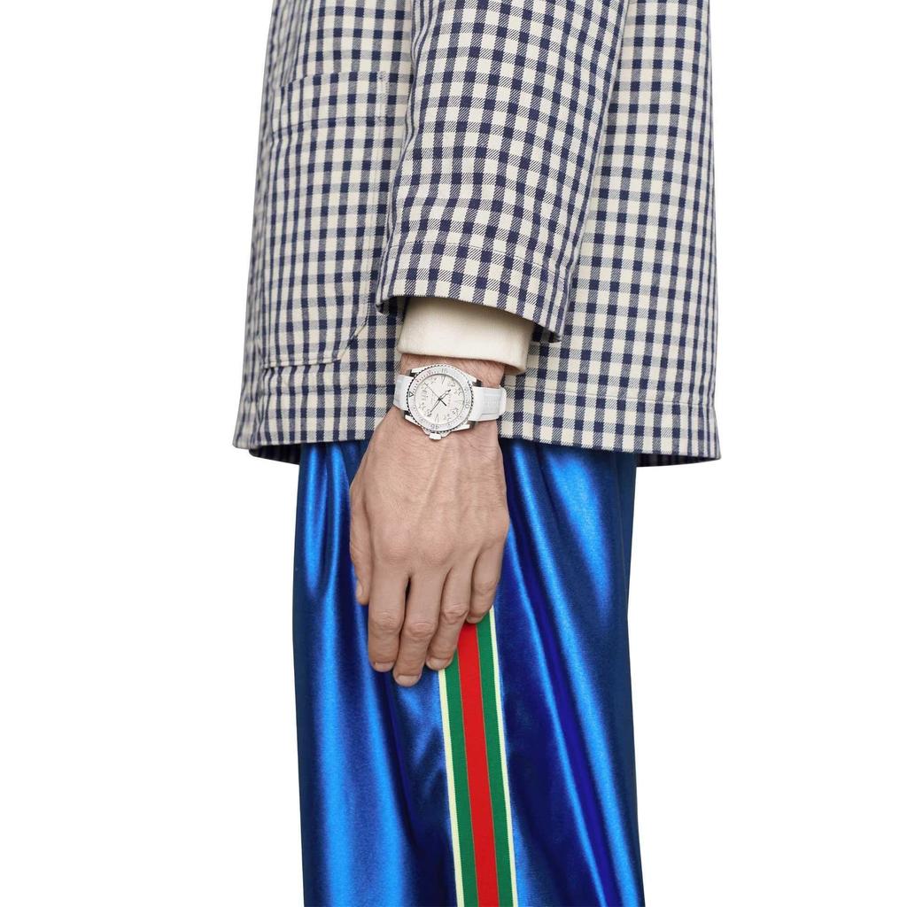 Gucci YA136337 Hodinky se stříbrným ciferníkem s bílým gumovým řemínkem, 40 mm