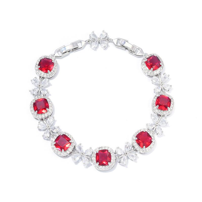 The New Korean Version of Leisure Joker Zircon Bracelet Girls Niche Flowers Luxury and Exquisite.
