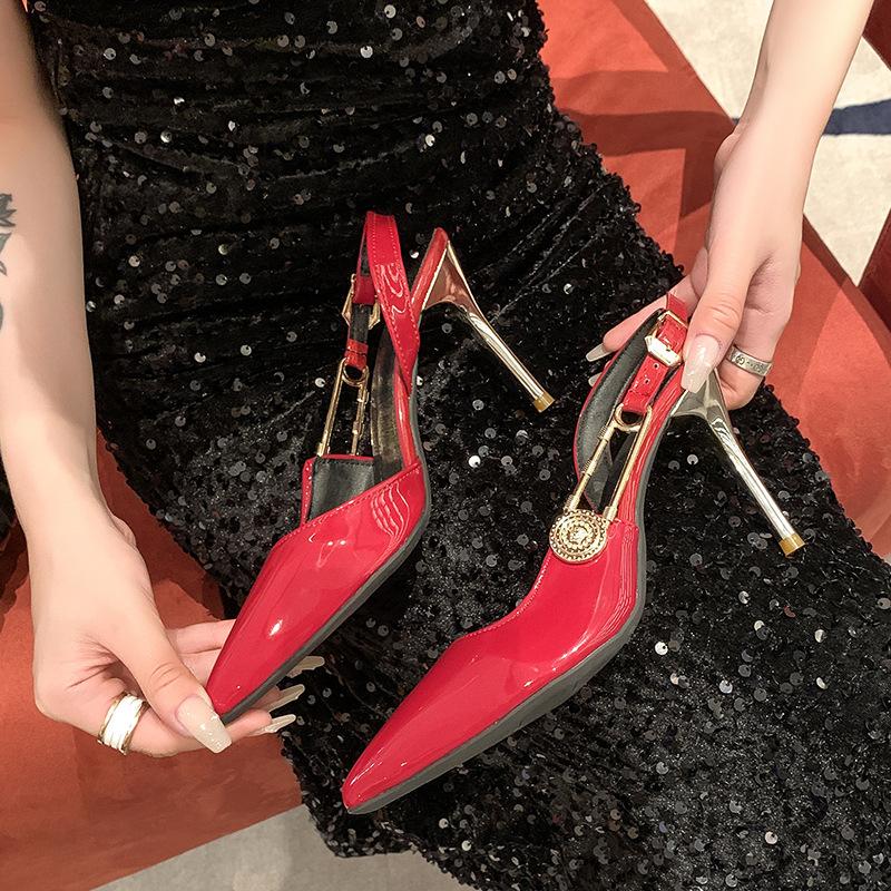 Nischendesign Temperament dünner Absatz Taschenkopf Sandalen Damen 2025 neu Französische Ein-Wort-Schnalle mit leeren High Heels