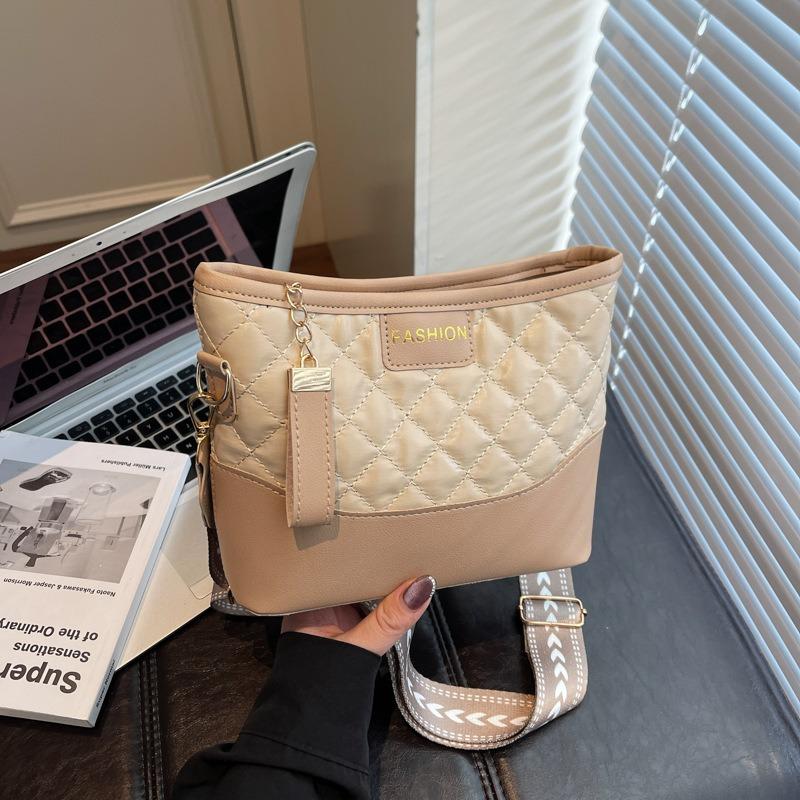 Today's Popular Bags for Women's New Trendy Rhombus Embroidery Thread Shoulder Bag Versatile Atmospheric Messenger Bag Bucket Bag Tide