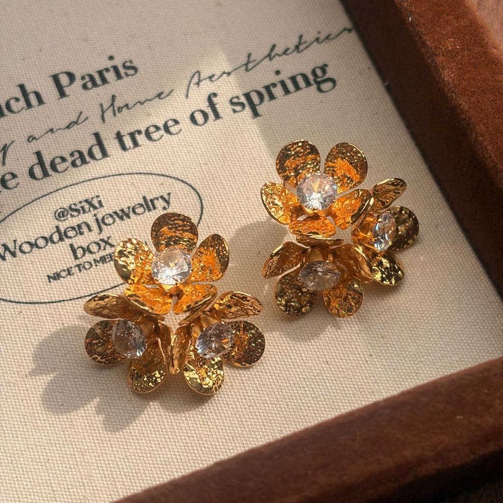 Three Leaf Flower Earrings with Korean Texture and Temperament, High-end Earrings with Elegant and Exquisite Chinese Style Versatile Temperament