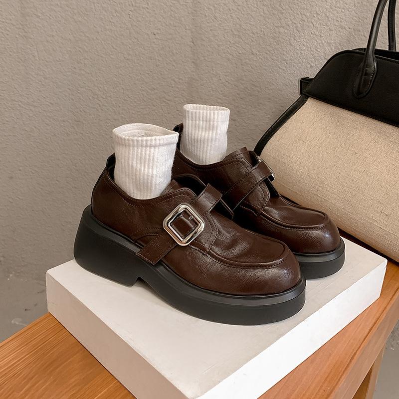 Thick-soled round head retro women's spring new belt buckle commuter thick heel deep mouth small leather shoes women