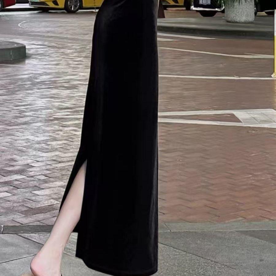 Retro Black High-Waisted Velvet Midi Skirt with Slit – Perfect for Autumn and Winter