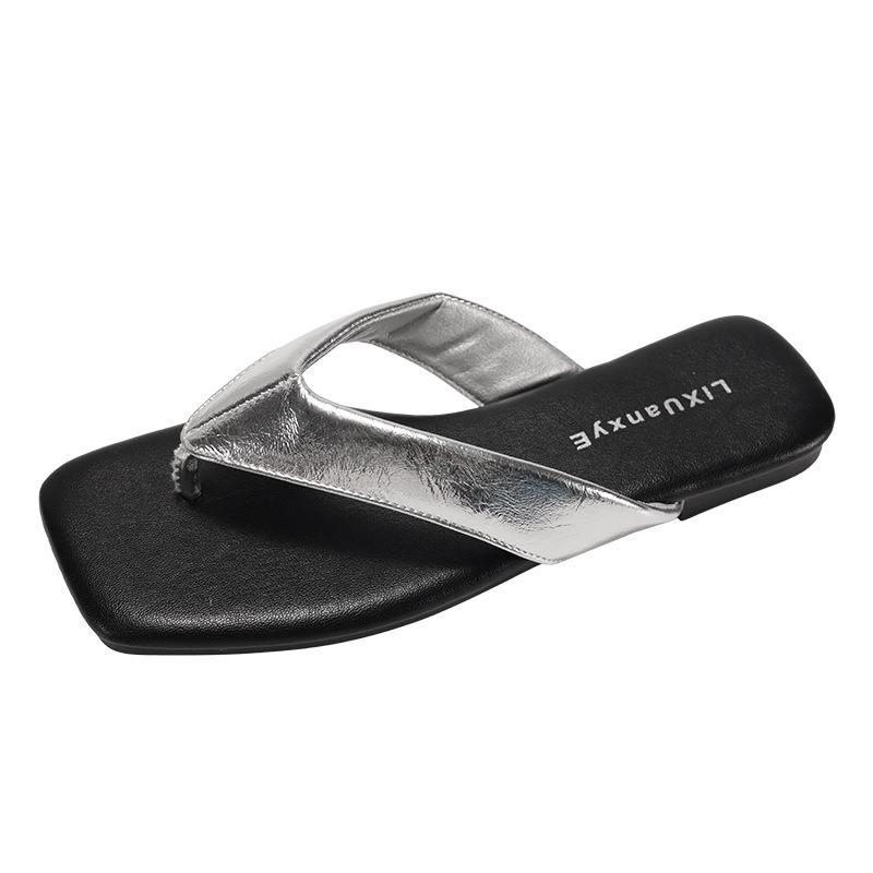 Fashion and comfortable black non-slip flat-bottomed flip-flops women's summer wear 2025 new square head soft bottom cool slippers