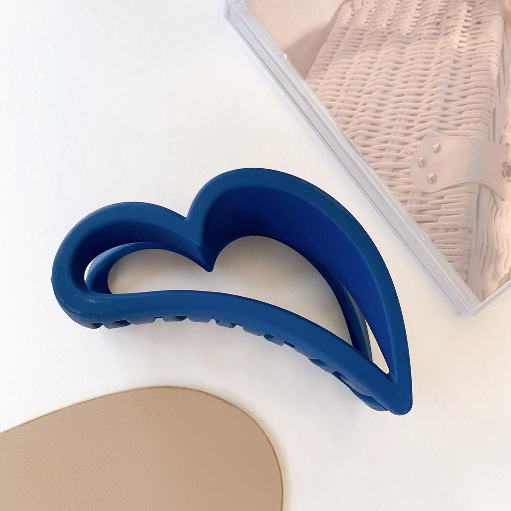 Korean Crab Hair Clip Women Love Pattern Hair Clip Colorful Solid Color Hollow Out Plastic Hair Claw Girls Hair Accessories New