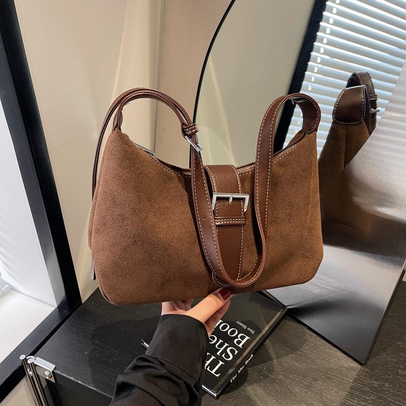 

Осінь і зима 2024 новий корейський текстурний дизайн модна універсальна повсякденна текстура під пахвами сумка-месенджер темно-коричневого кольору