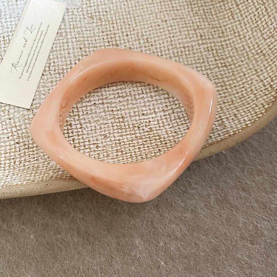 European & American Geometric Rivet Star Bracelet: Luxurious, Fashionable, Versatile, and Exaggerated Jewelry for Women.