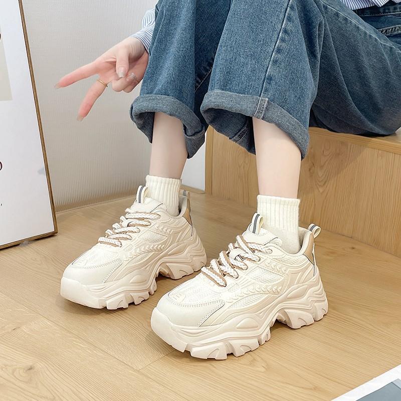 Beliebte gebratene Street-Plattform Dad-Schuhe Damen erhöhen Ins Tide 2025 neue Sommer Mesh atmungsaktive lässige Sportschuhe