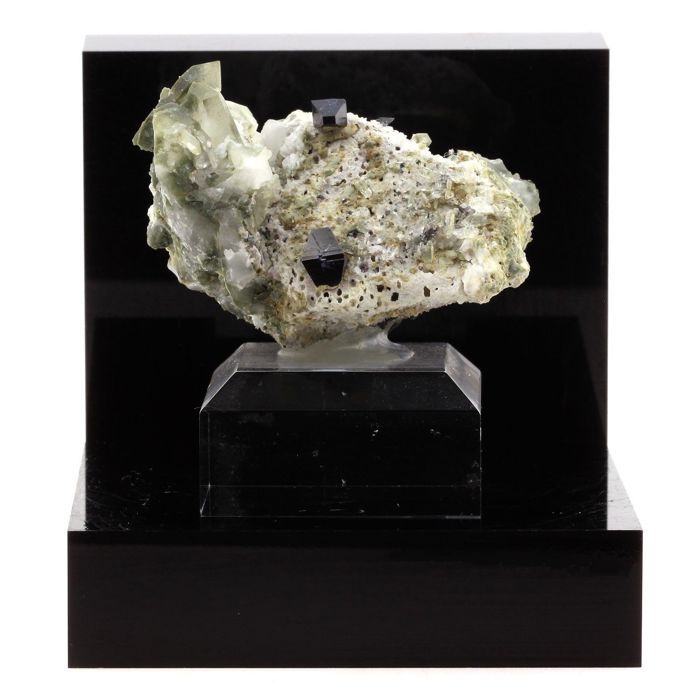 Anatase + Quartz 589.4 carats