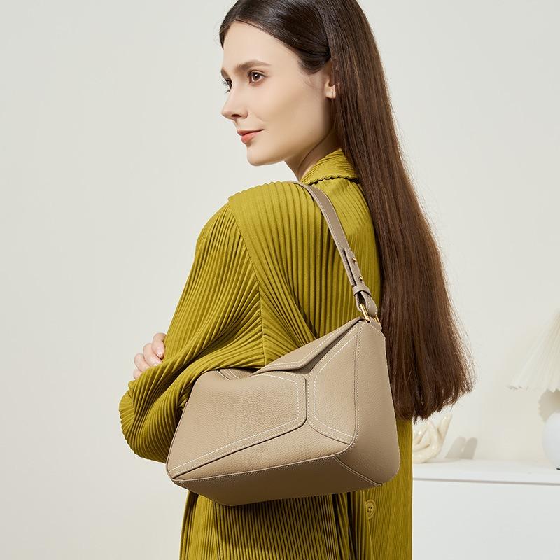 Bag women's new shoulder armpit bag geometric bag women's leather pillow bag first layer cowhide messenger commuter bag
