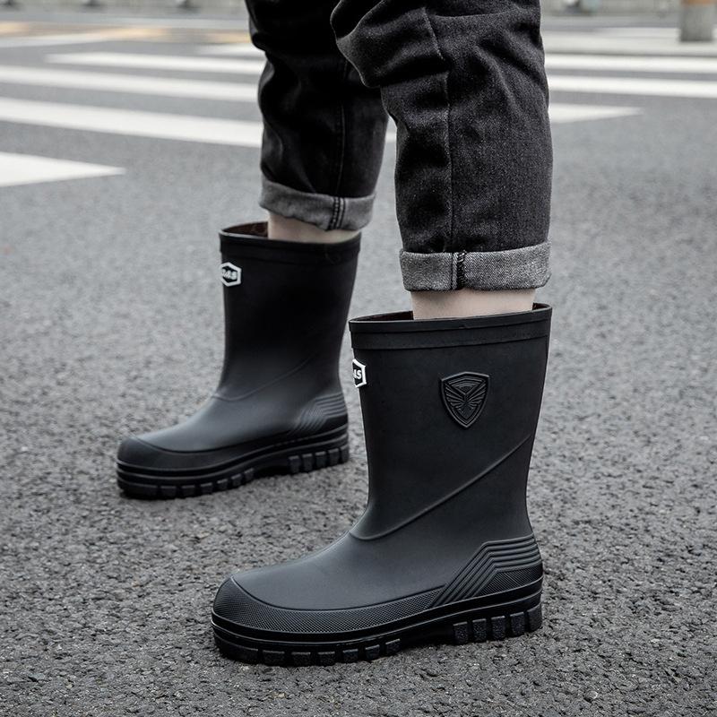 Fashion men's water shoes non-slip rain boots medium tube Korean version waterproof rain shoes new short tube