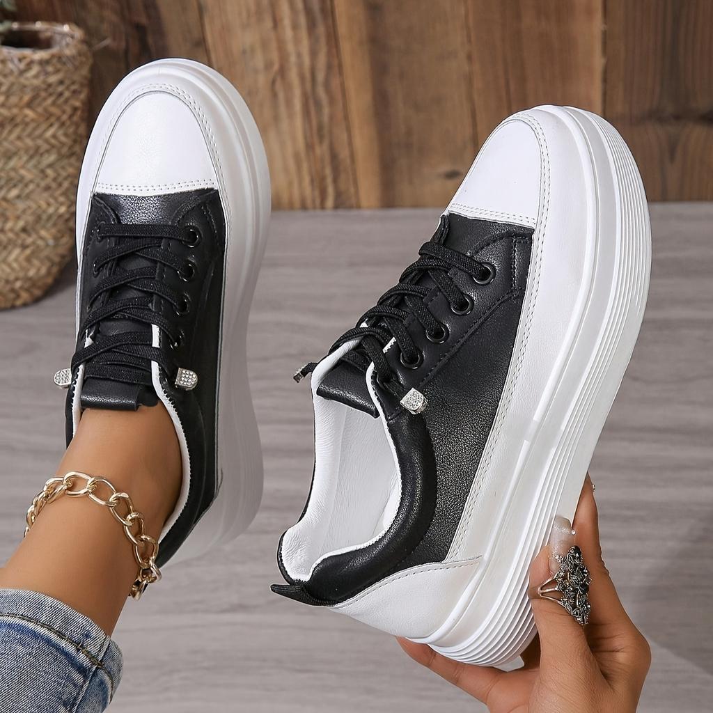 Women'S Fashion Thick Sole Sneakers, Chic Black and White Colorway, Ideal for Casual Attire, Suitable for Any Occasion