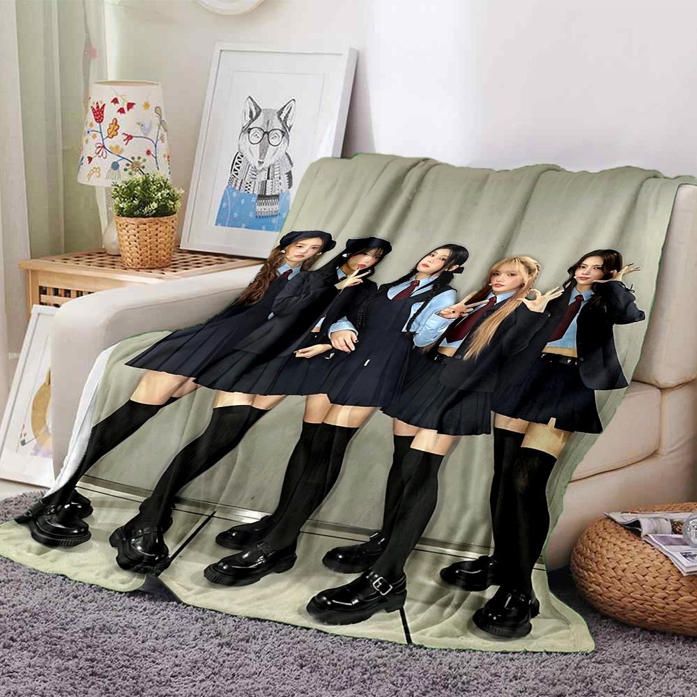 1pc Girl Group Fashion Flannel Blanket for Super Soft Cute Comfort Blanket for Travel Bedding Couch Sofa Blanket Y7308