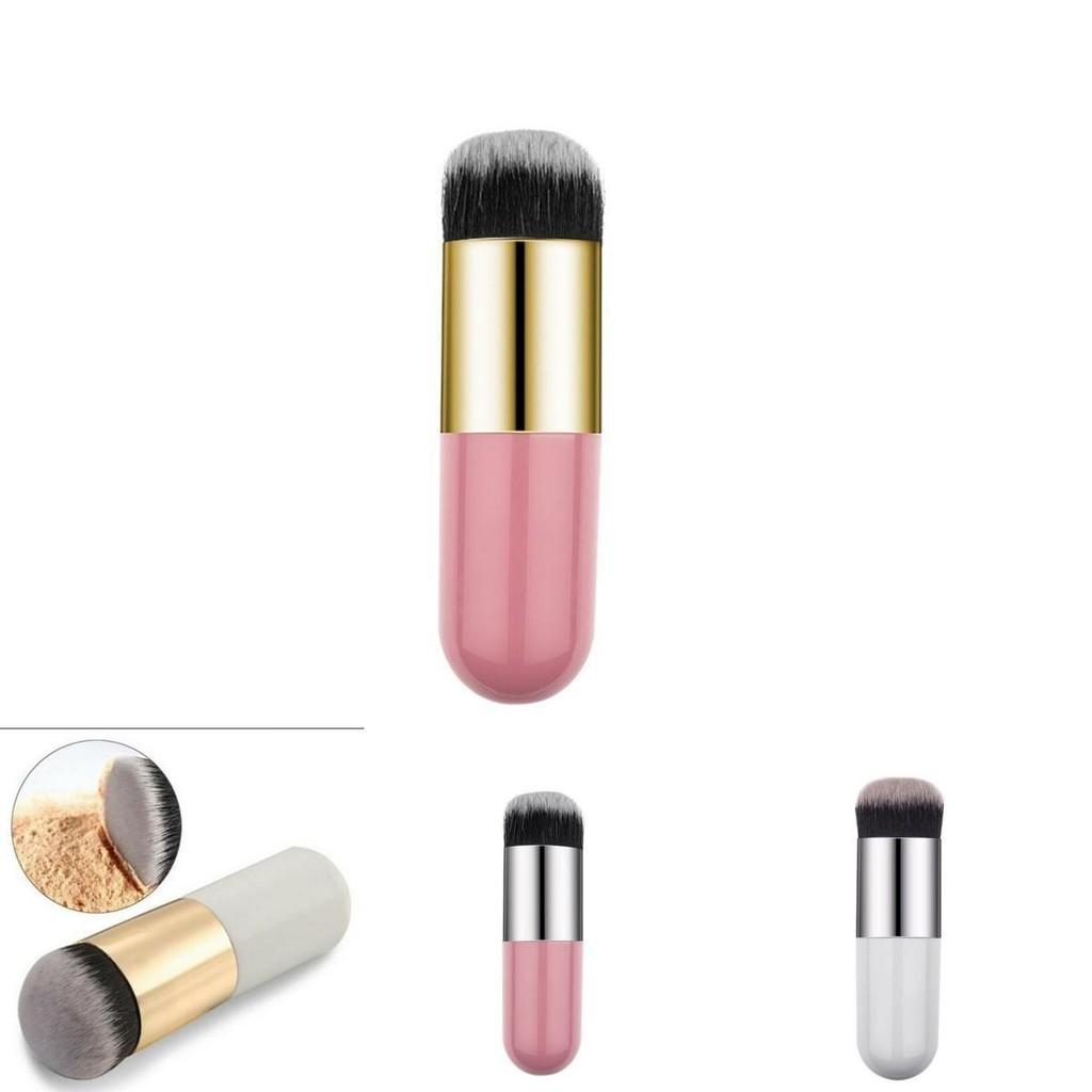 Pinsel mit rundem Kopf für müheloses Auftragen von Puder und Rouge