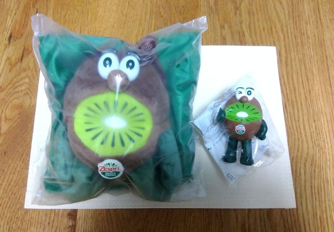 

[USED] Zespri Kiwi Character Eco Bag and Figure