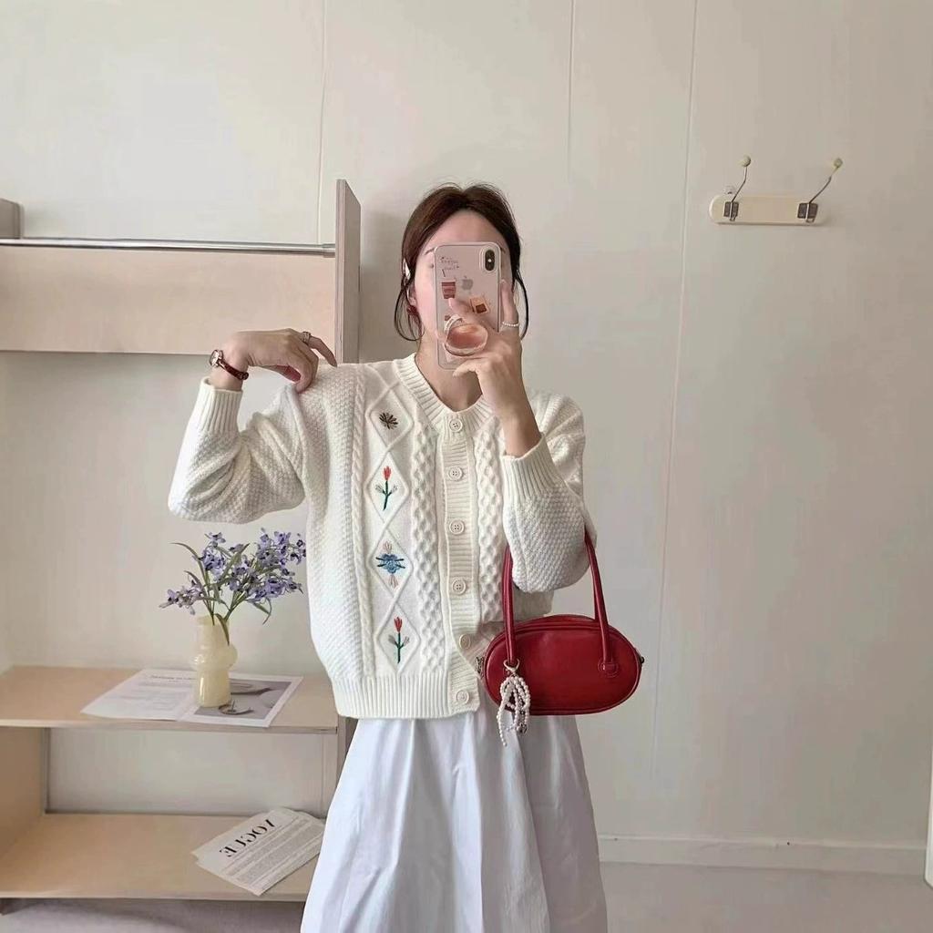 Autumn and Winter New Retro Twist Knitted Cardigan Women's Heavy Industry Flowers Fresh and Gentle Loose Age-reducing Sweater Jacket Autumn Wear