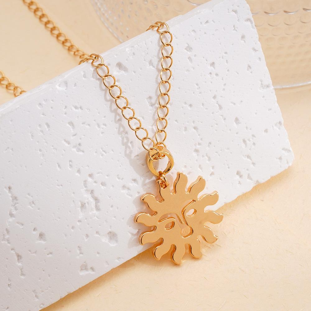 The Little Sun Pendant Necklace Features A Unique Clavicle Chain Design, Making It Suitable For Everyday Wear.