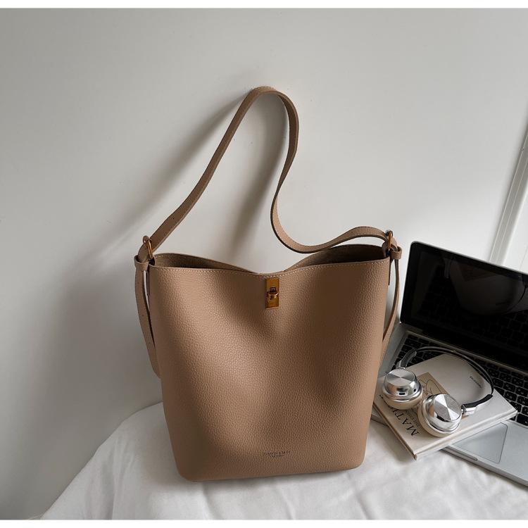 

Винтажная модная женская сумка-шоппер большой вместимости, новая коллекция 2025, повседневная универсальная сумка-ведро под мышкой, сумка-мессенджер для通勤