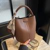 Feeling Retro Bucket Bag Women's 2026 New Niche Design Portable Shoulder Bag Fashionable Commuter Messenger Bag
