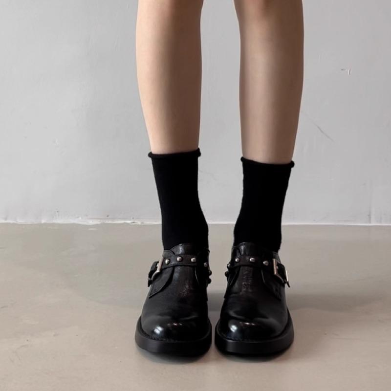 Small! Loafers women's fashion versatile black round head rivet belt buckle is not tired feet thick heel small leather shoes