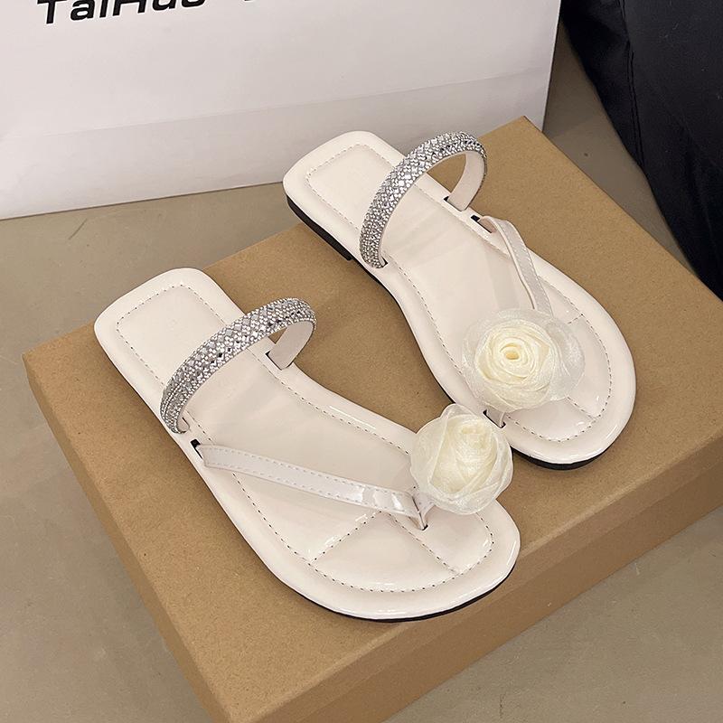 

Soft bottom temperament French flat bottom cool slippers women s summer wear with celebrity set toe 2025 skirt flower beach slippers 40