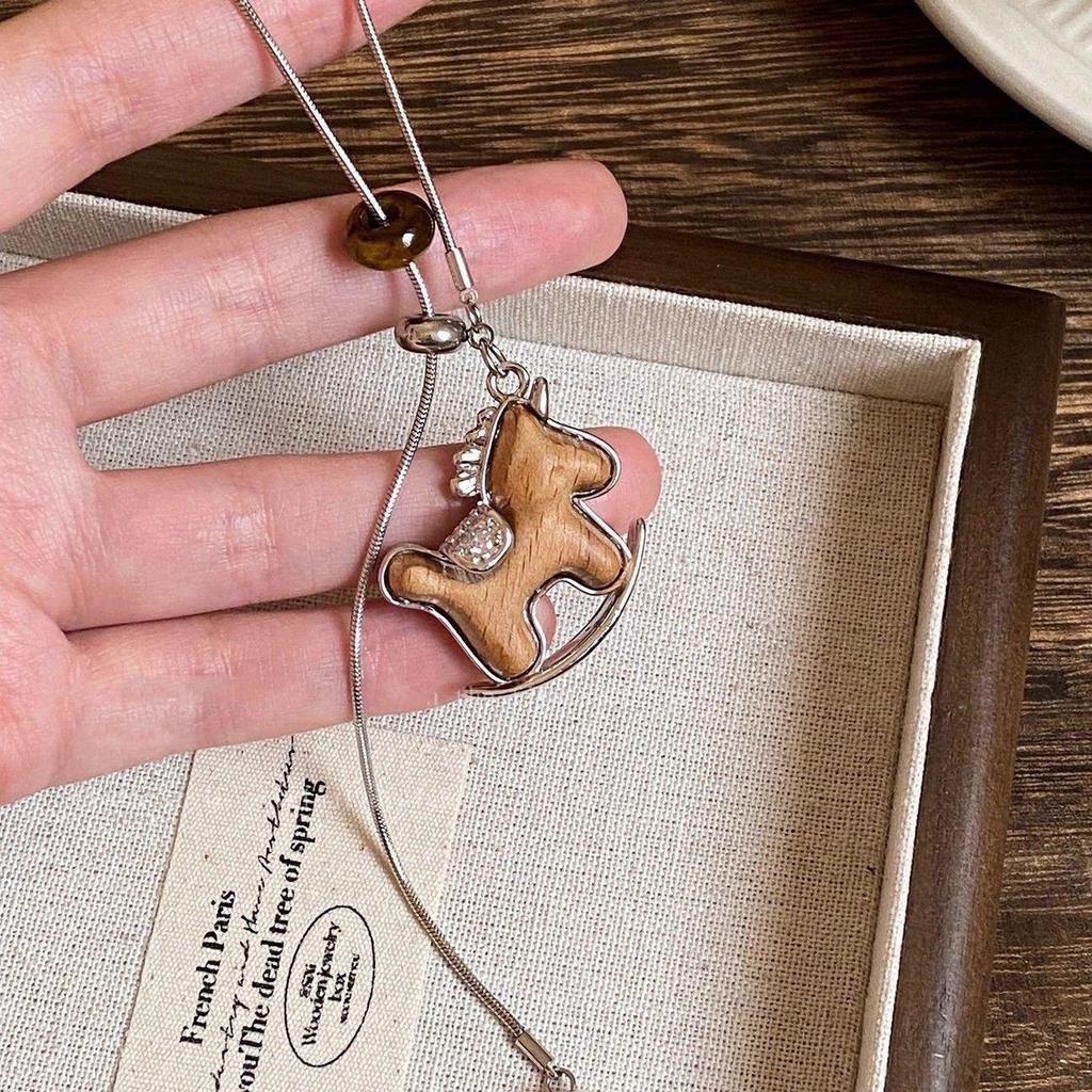 Zircon Tiger's Eye Horse Pendant Necklace – Fashionable, Versatile Sweater Chain for Women