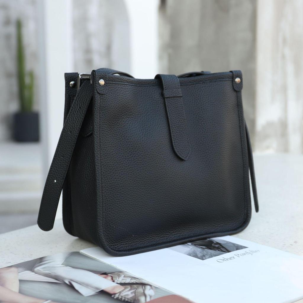 2025 Retro Genuine Leather Women's Bucket Bag - Top Layer Cowhide, Fashionable Single Shoulder Crossbody for Autumn/Winter Europe & America.