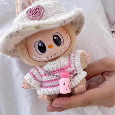 17cm Mini Plüschpuppe Pullover Dekorativ mit Hut Kawaii Herz Puppenkleidung DIY Niedliche Gestreifte Plüschtiere Outfit Weich für Mädchen Geschenk