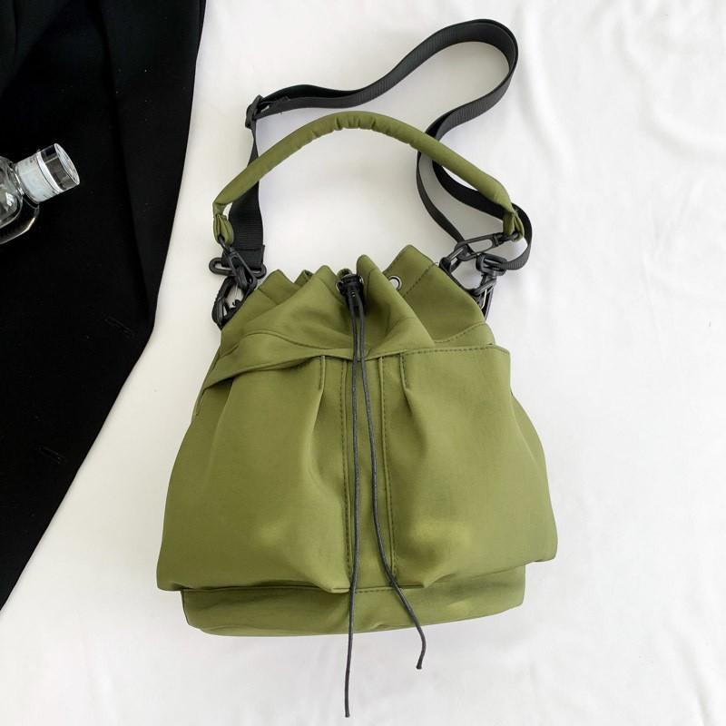 

Internet Celebrity Casual Drawstring Bucket Bag Women s Outdoor Sports Style Large Capacity Handbag Practical One-shoulder Cross-body зелений