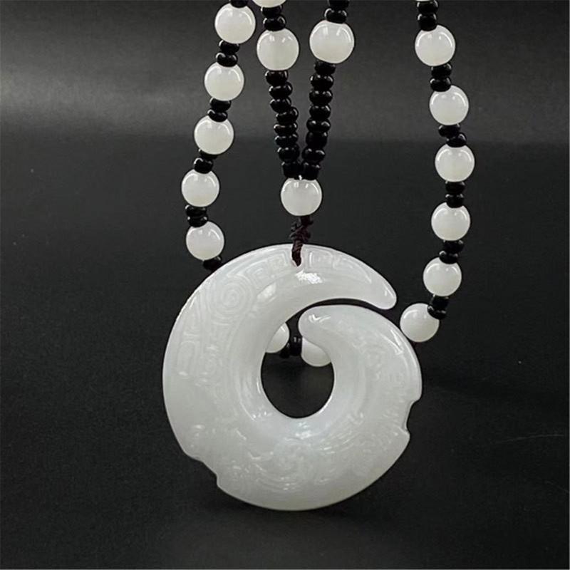 Delicata collana con ciondolo in ossidiana, gioiello da collo alla moda, girocollo, ornamento per l'uso quotidiano, appuntamenti e feste.