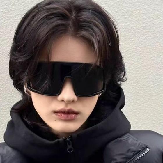 Outdoor Sports Glasses One-Piece Large Frame Sunglasses Latest Fashionable Cycling Sun Glasses Trendy and Colorful Eyeglass Uv400